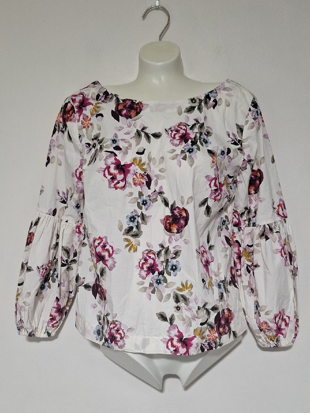 White House Black Market White Floral Blouse Top with Pink and Purple Flowers